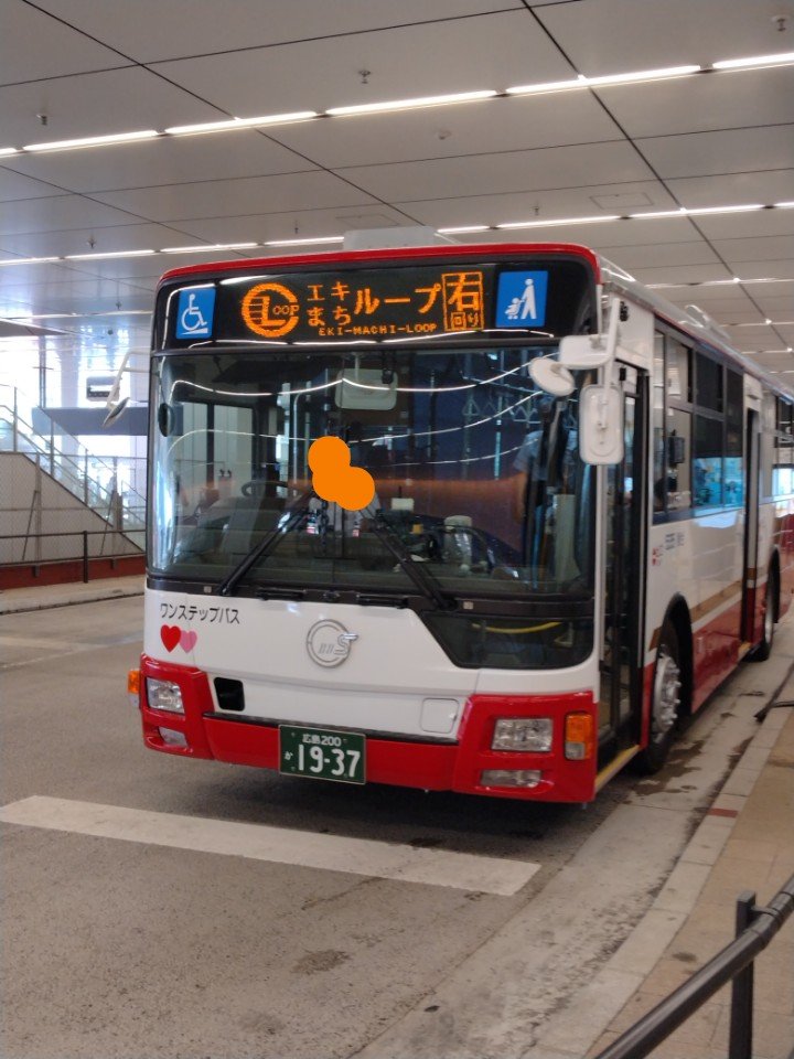 Fusoaero1's tweet photo. 広島バス小河原3073(582号)27号運用、くるけん表示はスロープ/ノンステ、大州1937(535号)車体更新と車内座席や床材の貼り変えから戻りました、今日は21号運用です。 https://t.co/HJq0c00N5S