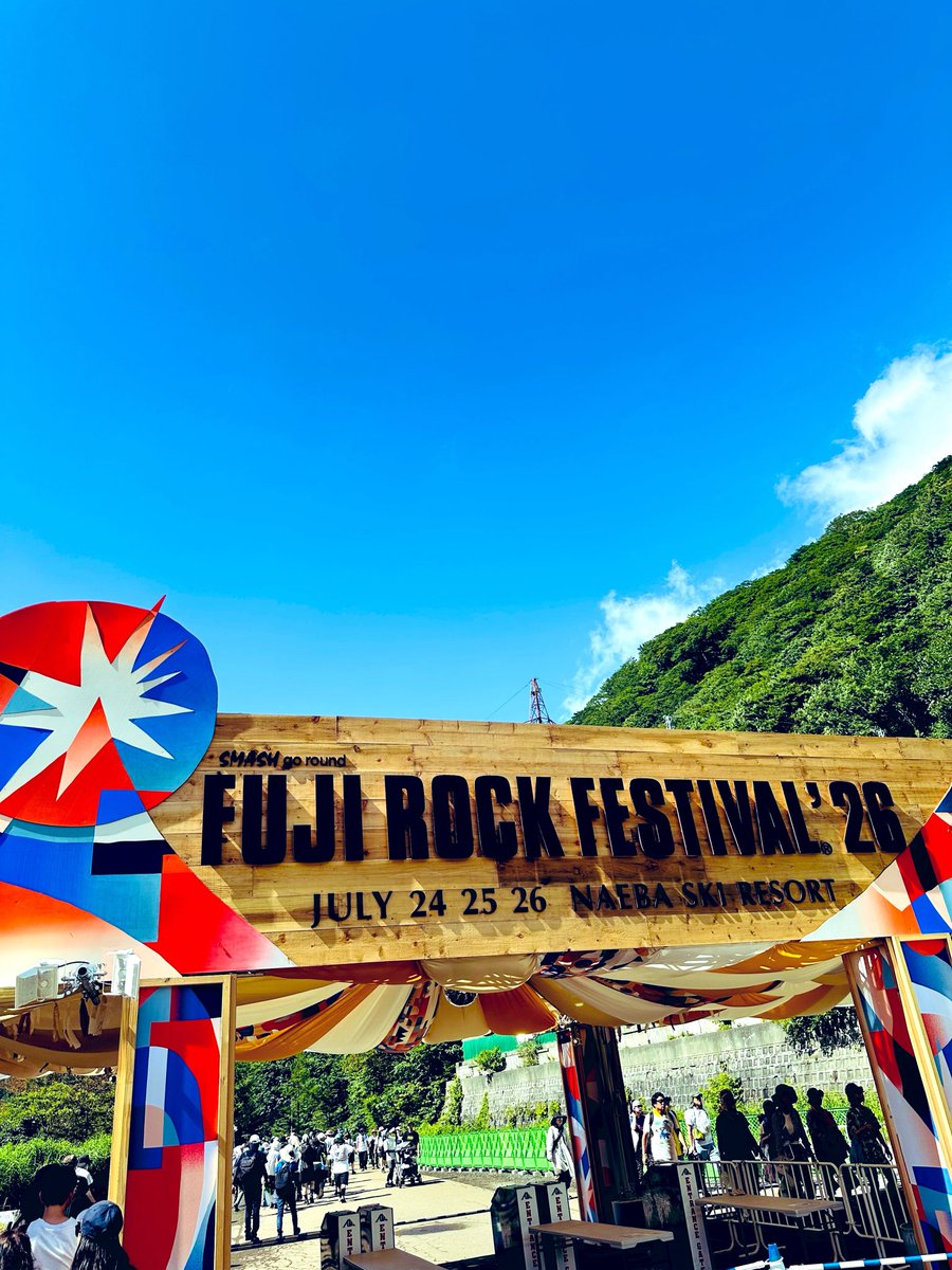 alcorexg's tweet photo. 初フジロック参戦🎤最高でした🔥
土砂降り雨の洗礼を乗り切り
晴天でも木陰は涼しく、KIDS LANDもあり家族でも楽しめそう🎡
爆音の重低音はエグい！グリーンとホワイトの規模感も体感。全ジャンル好きだから、
次回はのんびりフラッと自由に行動して色んな音楽にもっと出会いたいな⛰️☀️🎶

#フジロック https://t.co/Xm0v1GRR8h