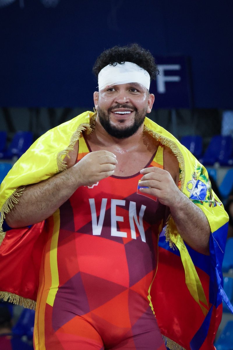 Meridianoonline's tweet photo. SUENA EL GLORIA AL BRAVO PUEBLO 🇻🇪👏🏻

🏊🏻‍♀️ María Yegres (400m libre femenino), 👨🏻‍🫯‍👨🏾 José Díaz (125kg libres masculino) y 🎳 Rodolfo Monacelli (Bowling) sumaron tres nuevas medallas para Venezuela en los Juegos Centroamericanos y del Caribe Santo Domingo 2026

🥇 Con esta cosecha, Venezuela llega a 16 preseas doradas
