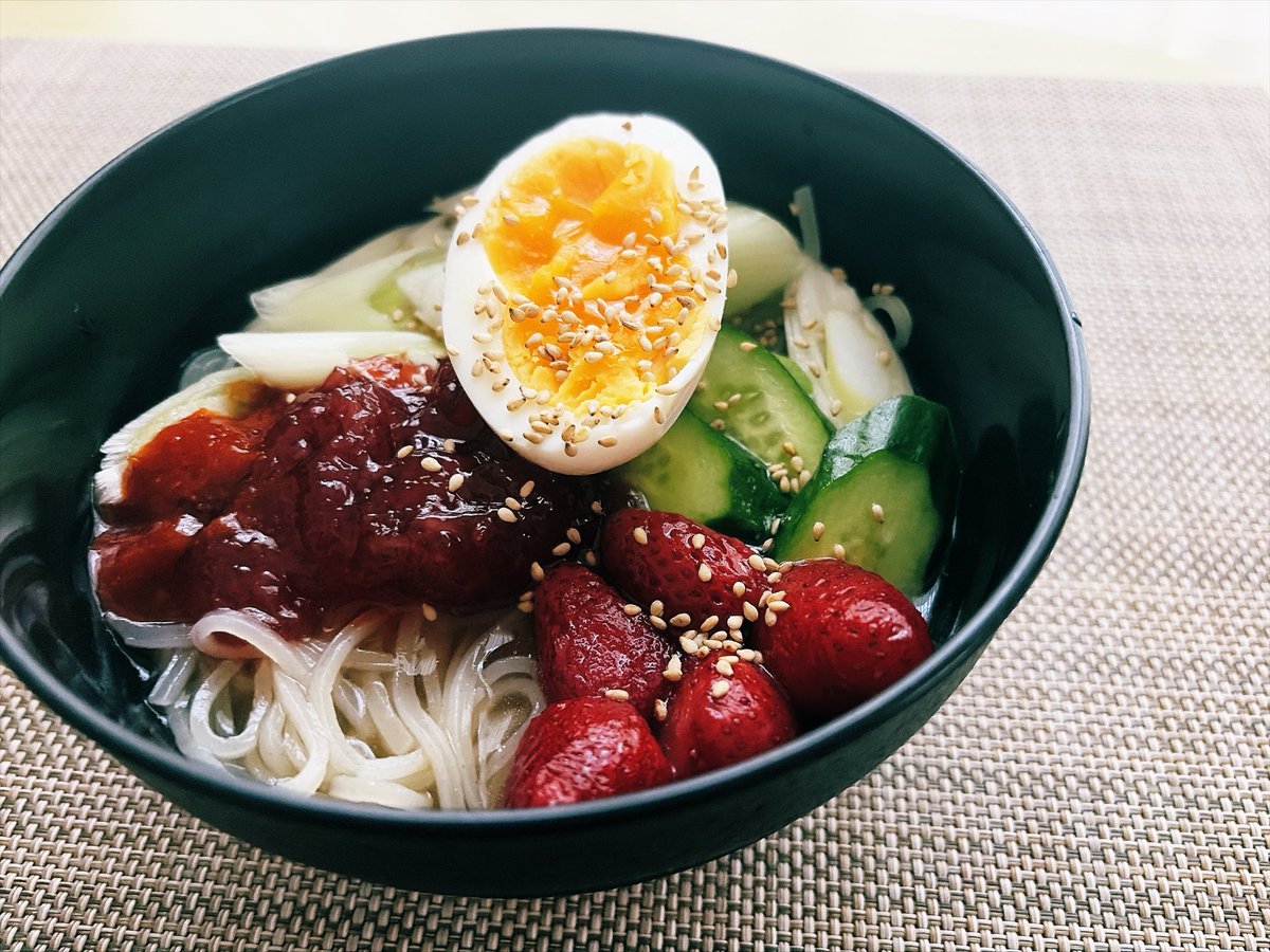 kebekom's tweet photo. ちょっと早いけど今年も異界入りしてます！ 

十数年、羽生蛇蕎麦作ってるのでもう職人名乗っていいと思う  
今年は双子卵🥚

#SIREN2026 #異界入り2026 https://t.co/ewivn5LEHd