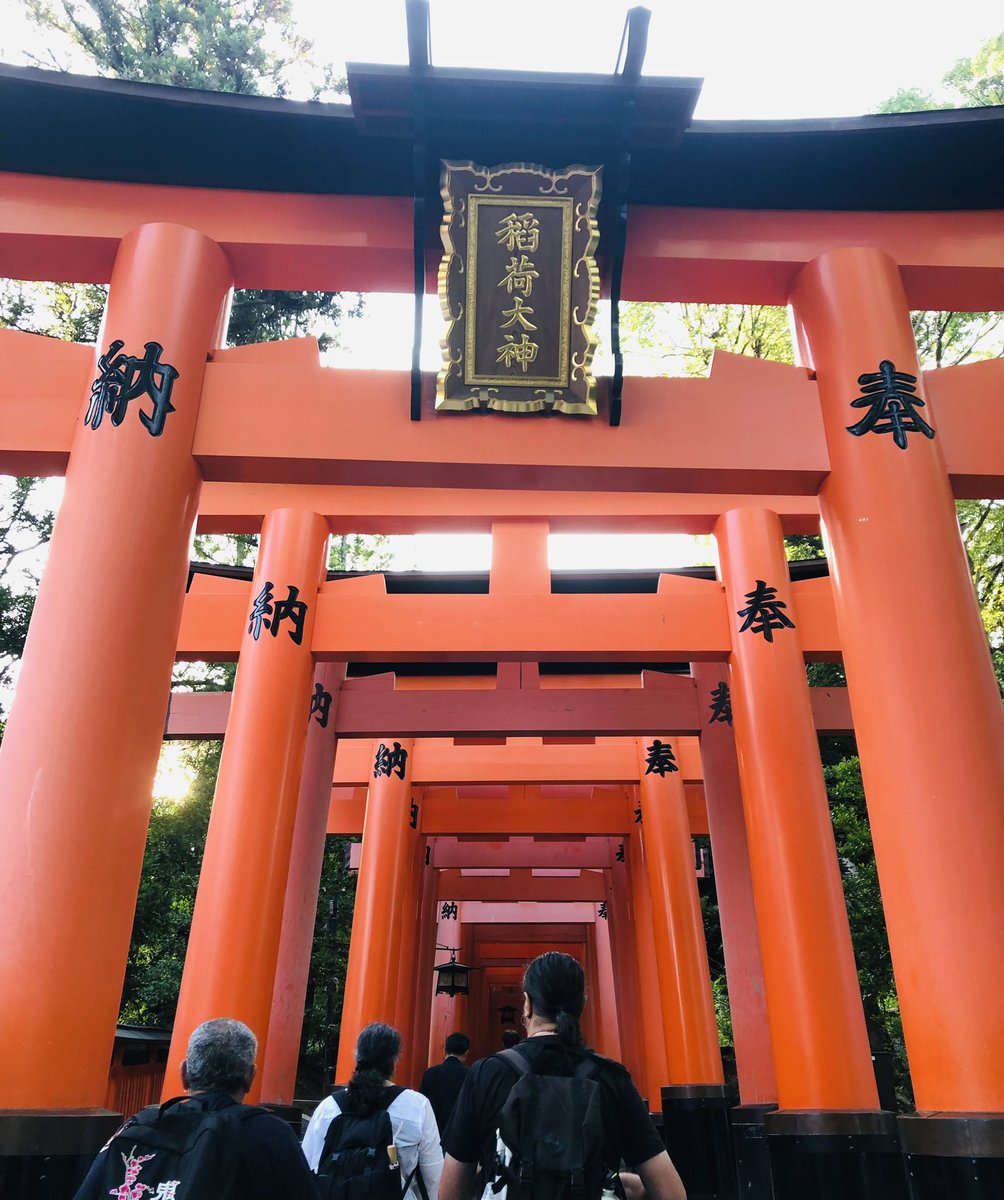 9622_y's tweet photo. 先週は京都出張。翌日は帰りの新幹線まで伏見稲荷大社と東本願寺。暑過ぎて頭痛がしてきたので、551とノンアルビール、コーラで生き返った🥹限定のうなぎちまきがとても美味しかった😋 https://t.co/ZJrOMkmQoV