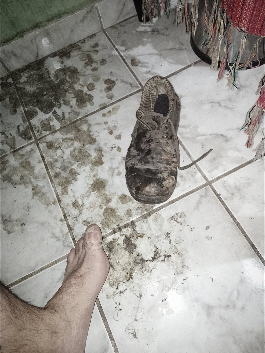 duhprvy's tweet photo. Daqui 1h faz 1 mês que tô gozando todo dia em baixo da mesa, no meu coturno. Tudo gozado e melado 🐷

#pig
#smegma
#fetiche
#feetfetısh
#feetworshi̇p 
#findom 
#bootsaddict 
#gooner https://t.co/ygh685MPpt