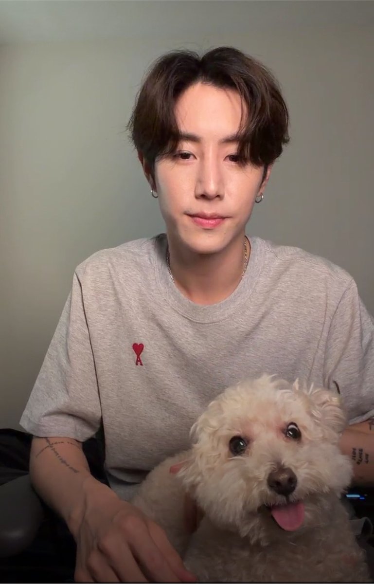 diilbdkin's tweet photo. มาร์คต้วนมาไลฟ์ หล่อง่ะ 🫠🫠 https://t.co/ggGkuEWw0F