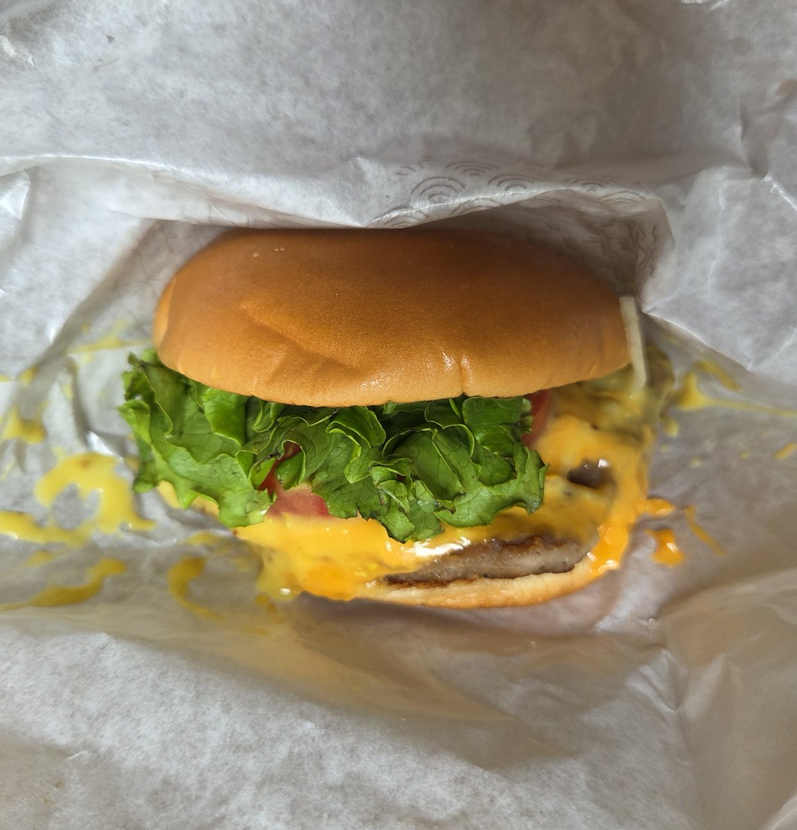 2womt's tweet photo. 【モスバーガー】
ブラックアンガスバーガー
#一関市 山目泥田？ https://t.co/mq7zSIdhhs