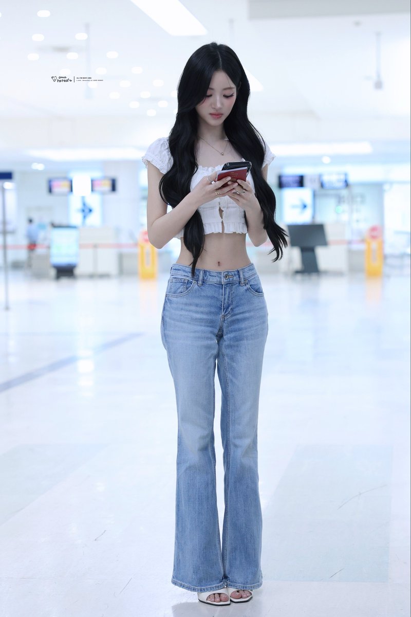 annarated's tweet photo. 260801 HND

#ANNA #안나 #MEOVV #미야오 https://t.co/OBSQjDp9NY