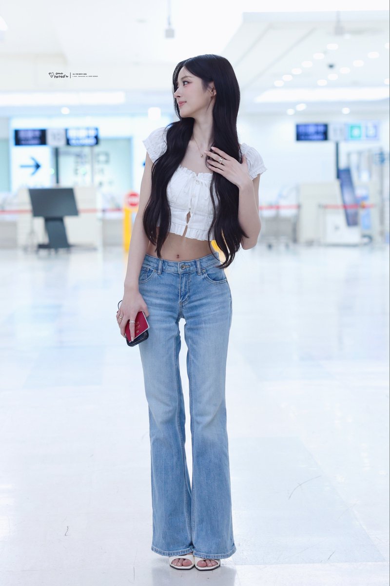 annarated's tweet photo. 260801 HND

#ANNA #안나 #MEOVV #미야오 https://t.co/OBSQjDp9NY