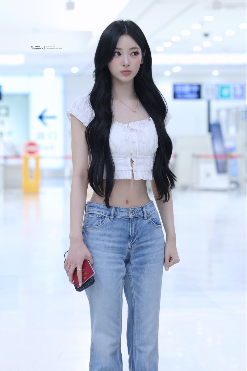 annarated's tweet photo. 260801 HND

#ANNA #안나 #MEOVV #미야오 https://t.co/OBSQjDp9NY