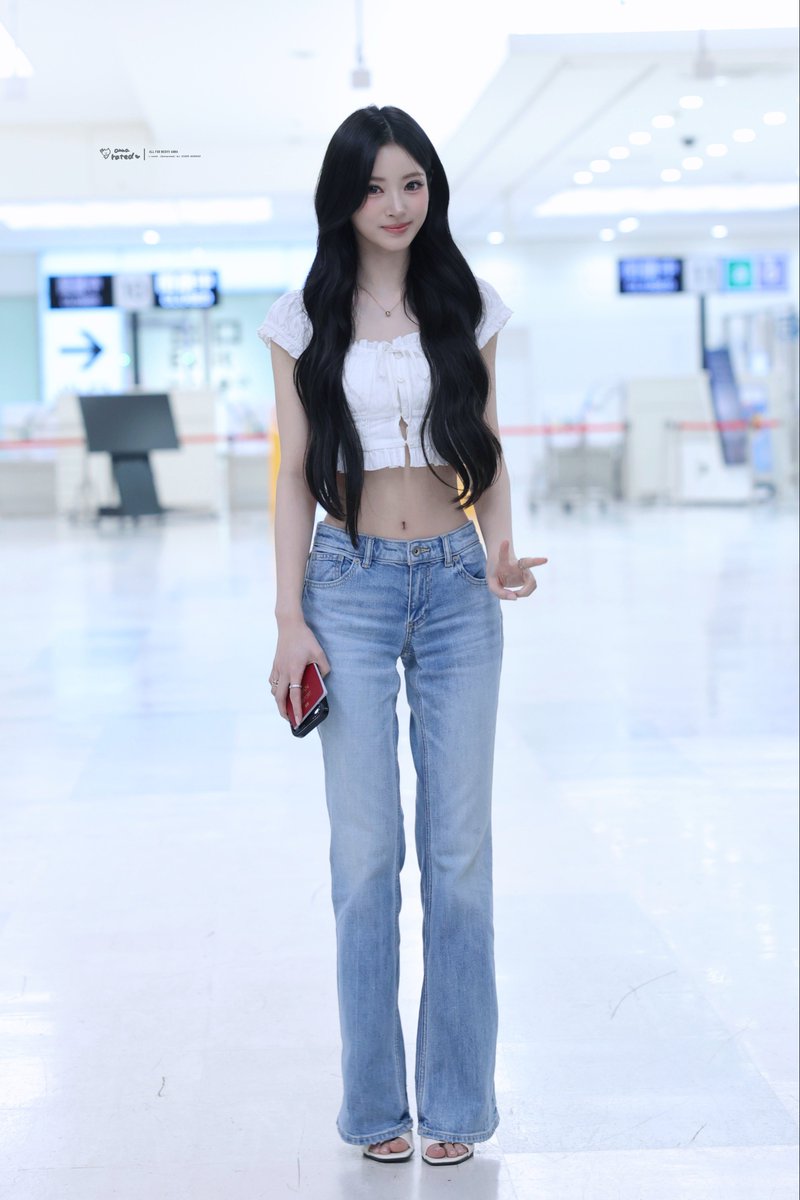 annarated's tweet photo. 260801 HND

#ANNA #안나 #MEOVV #미야오 https://t.co/OBSQjDp9NY