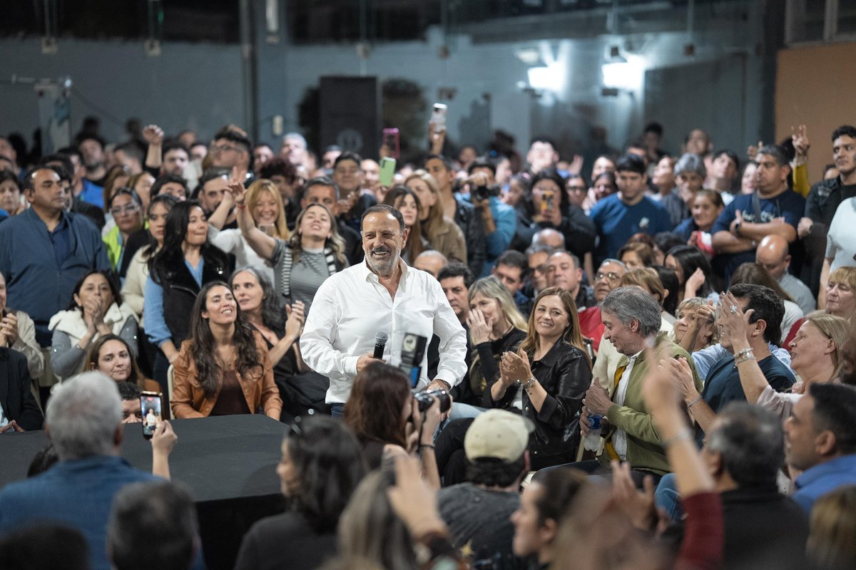 QuintelaRicardo's tweet photo. Cuando el peronismo se une, es invencible. 
Nos encontramos, compartimos ideas y soñamos juntos. Queda claro que hay un pueblo con ganas de construir un país mejor.

La participación, el entusiasmo y el compromiso que vivimos hoy nos reafirman que la unidad del Movimiento Nacional Justicialista es la fuerza que necesitamos para reconstruir una Argentina federal, justa y con oportunidades para todos y todas.

Muchas gracias al compañero Máximo Kirchner y a todos los que nos acompañaron, por compartir con la dirigencia riojana y por seguir este camino que nos une y nos invita a trabajar por la felicidad del pueblo y la grandeza de nuestra Patria.