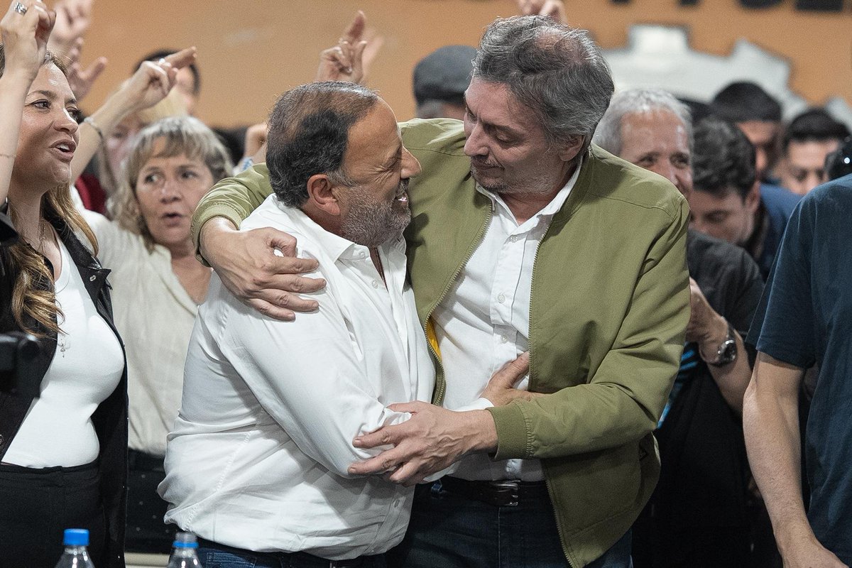 QuintelaRicardo's tweet photo. Cuando el peronismo se une, es invencible. 
Nos encontramos, compartimos ideas y soñamos juntos. Queda claro que hay un pueblo con ganas de construir un país mejor.

La participación, el entusiasmo y el compromiso que vivimos hoy nos reafirman que la unidad del Movimiento Nacional Justicialista es la fuerza que necesitamos para reconstruir una Argentina federal, justa y con oportunidades para todos y todas.

Muchas gracias al compañero Máximo Kirchner y a todos los que nos acompañaron, por compartir con la dirigencia riojana y por seguir este camino que nos une y nos invita a trabajar por la felicidad del pueblo y la grandeza de nuestra Patria.