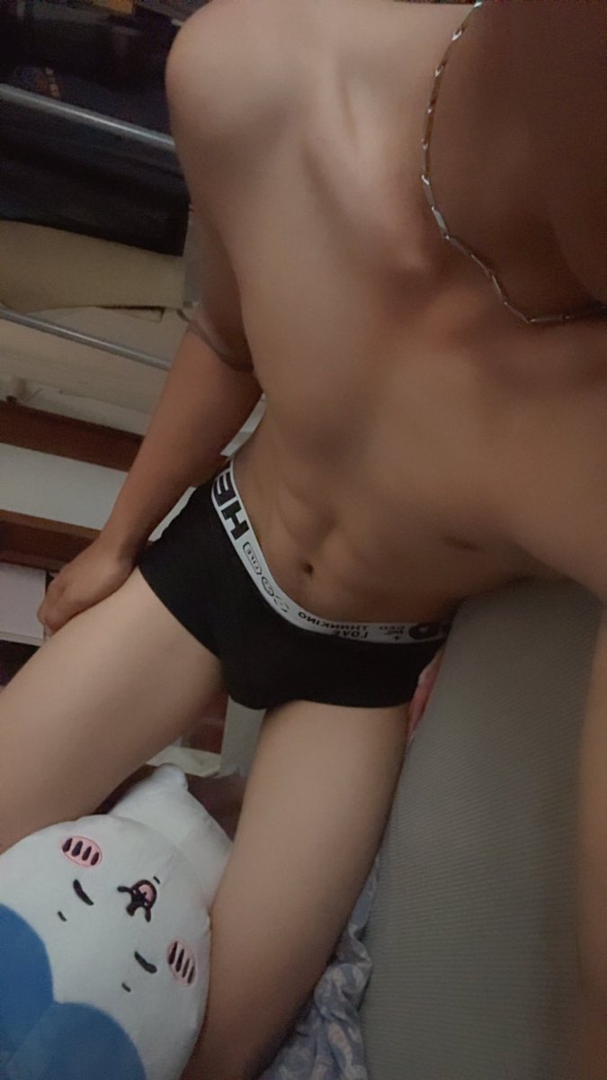 Rafael20030225's tweet photo. 醒來在我旁邊不對我的身體上手的話那我還真的是要檢討我是不是沒有魅力了 https://t.co/98Ke1MgWMs