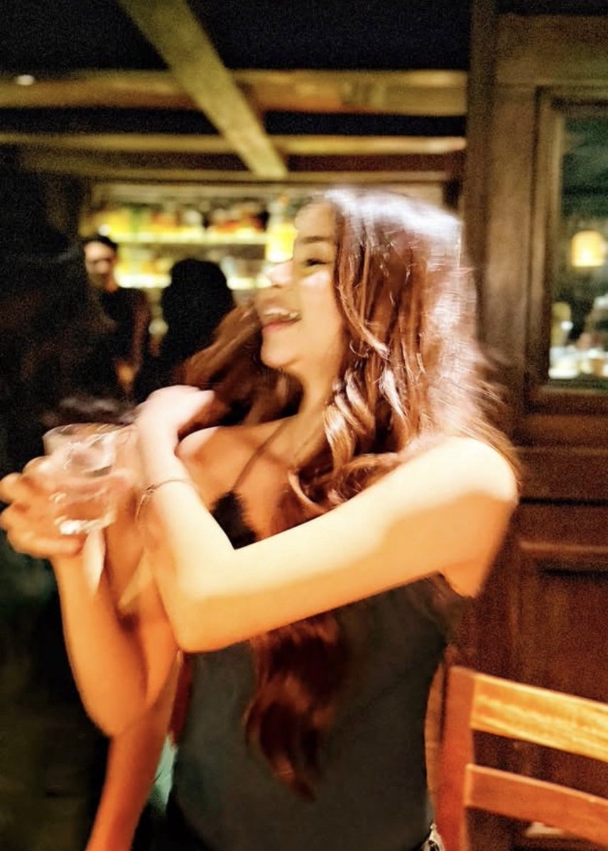 caffeineeeee_'s tweet photo. happy gf’s day, love https://t.co/w6PV0ZRqr0