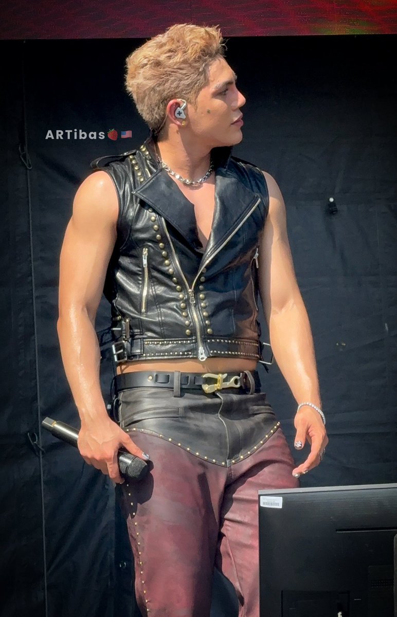 AngheLniJunard's tweet photo. 📍 Lollapalooza Chicago,IL
🗓️ July 30,2026 

He's glowing ✨✨✨✨
All those hardwork really paid off 🔥💪🏻

#SB19_STELL https://t.co/f7zfsbqsMg