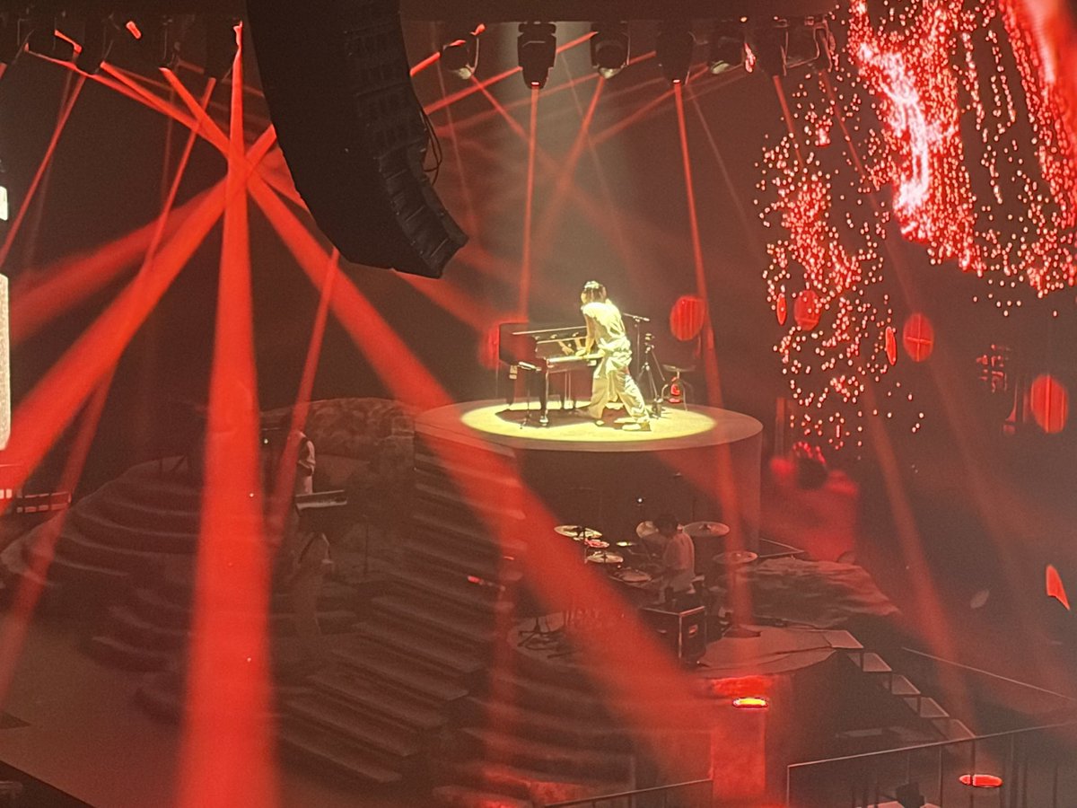 nakamotoayako's tweet photo. 藤井風さんのライブ「Pre: Prema Tour」　なんて美しく清らかで神々しいのでしょう。愛と優しさに満ちたライブ。たくさんのHappyを頂き、数日経った今も、心のトキメキと顔のニヤニヤが止まりません😆 https://t.co/ckdxmbUSXY