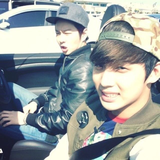 oozxck's tweet photo. 놀랍게도 아무도 얼굴 몰아주기 하자한적 없음 https://t.co/TDGSvxkNfB