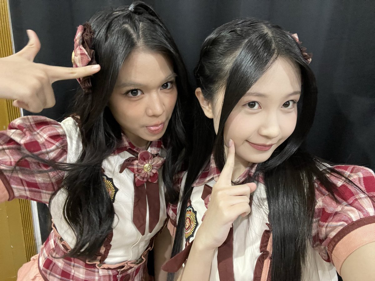 M_MikaelaJKT48's tweet photo. Thankyou TWT kemarinn!! https://t.co/diIX1oe7IK