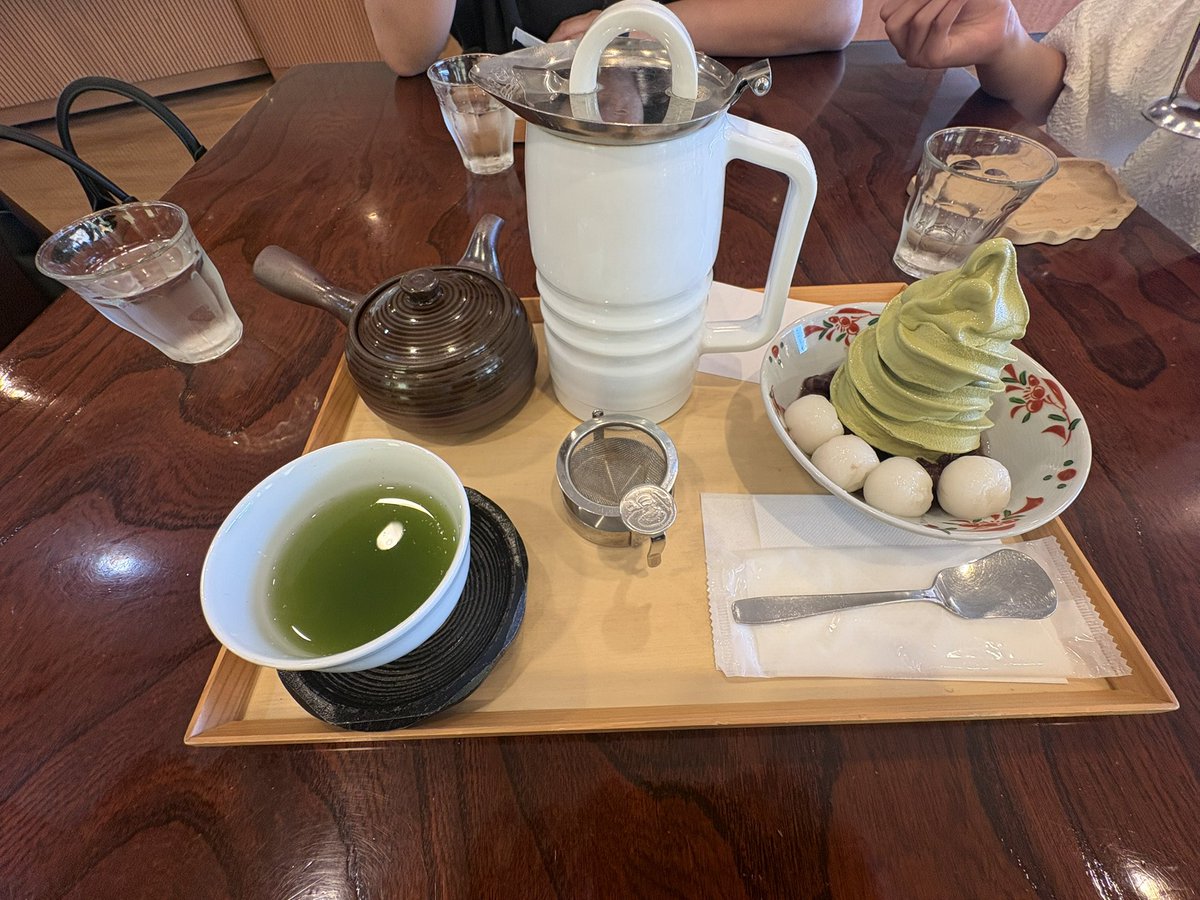hisashik10's tweet photo. 町田市根岸付近の長峰製茶

お茶って美味しい。こんな良いお店が近所にあったとは...一度は寄ってみるものですね。

冷たいアイスと温かいお茶でほっこり https://t.co/6mymxoXMH7