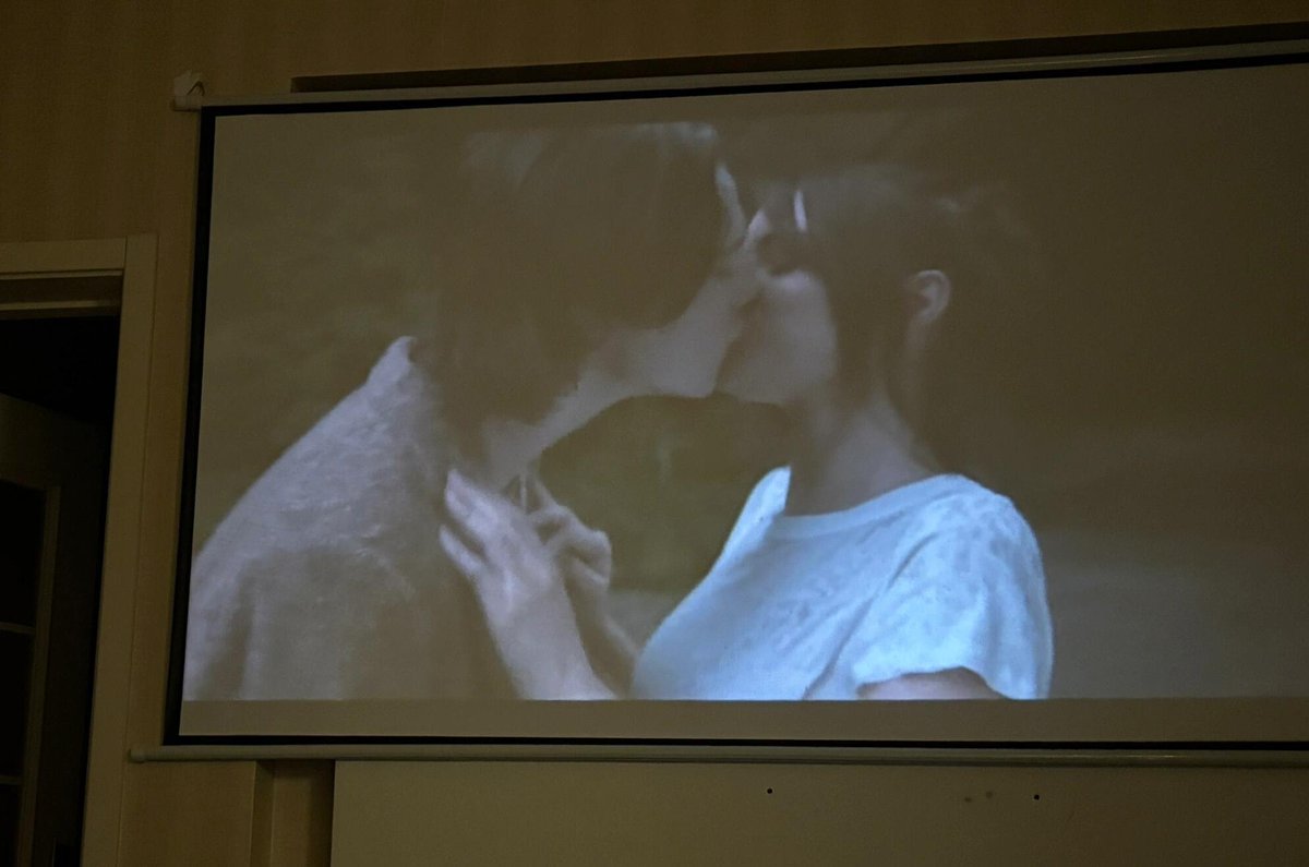 UaOlgaK's tweet photo. Old nostalgic films always calm my restless mood better than anything else.
Спокійно🥰 https://t.co/LUerSrY7sS