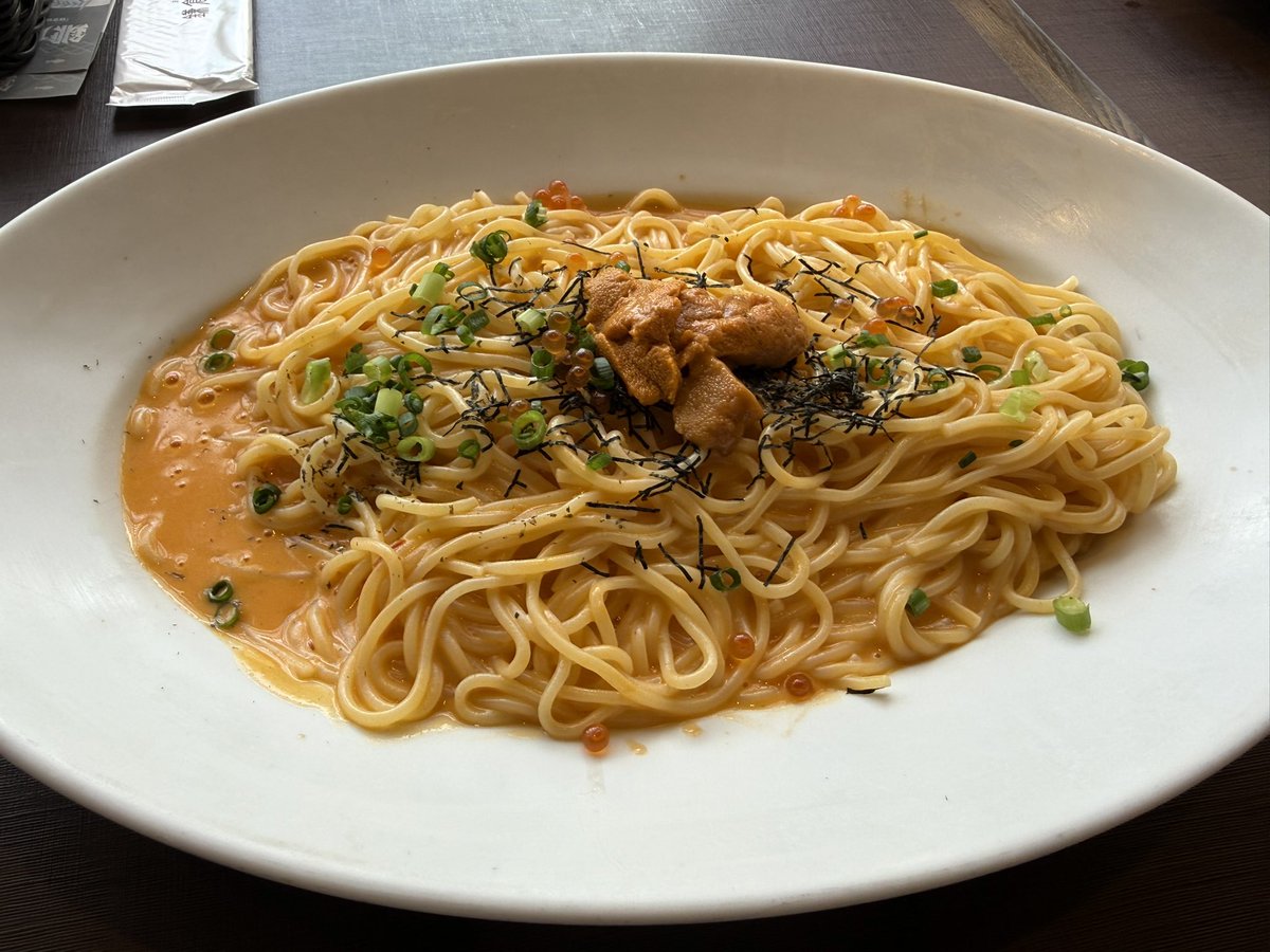 Vanilla0range's tweet photo. ウニとイクラのパスタです。 https://t.co/ZSJ54fj972