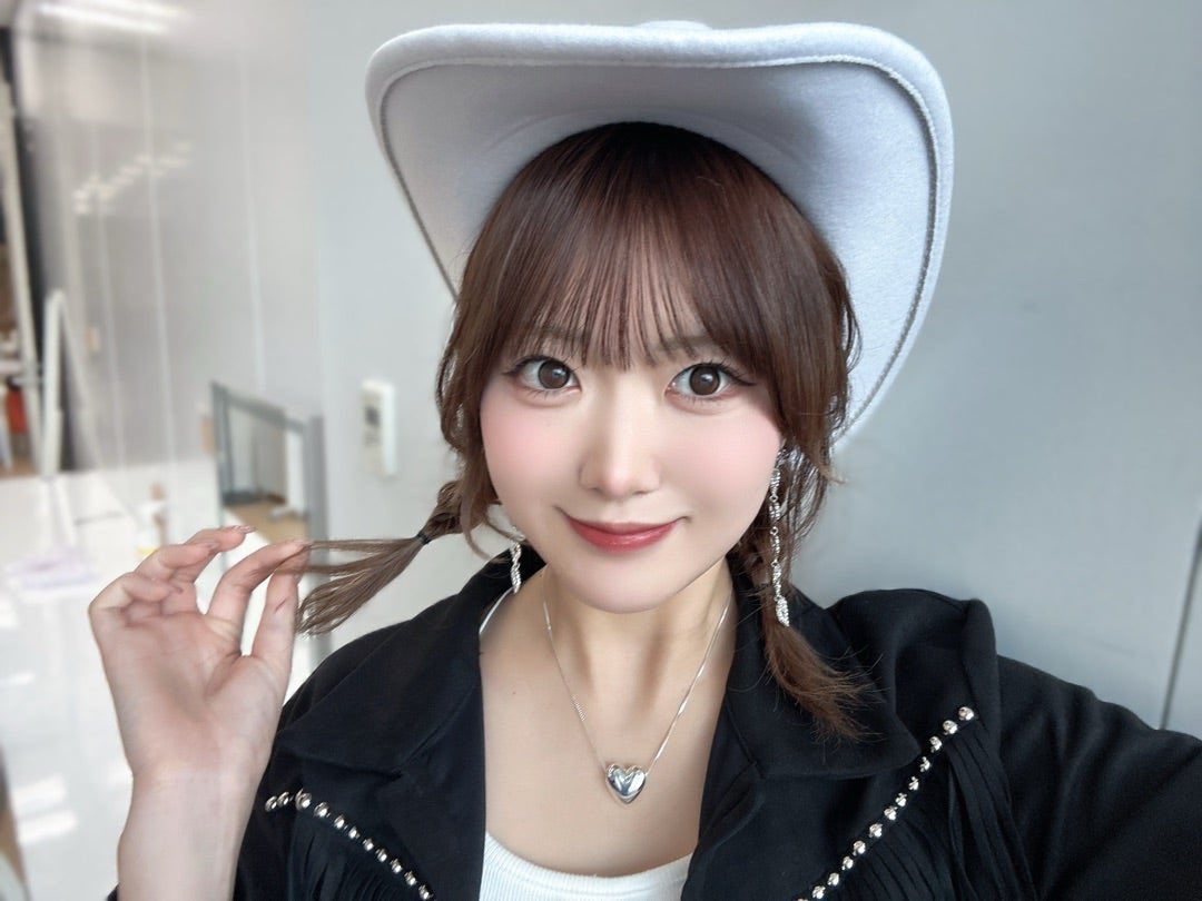 tshirtsjapan's tweet photo. 今日 8月1日は江口紗耶さん23歳の誕生日🎂🎁
おめでとうございます🎉㊗️
#江口紗耶💛
BEYOOOOONDS✋🚇 チカテツ 
プリンセスさやりん👸
リアルお姫様👸お人形さんみたい
江口ちゃん😁by夏焼雅先輩
#脚が長すぎるアイドル😳
美脚戦士💫さや
#江口紗耶生誕祭 https://t.co/8vUfxNe3c7