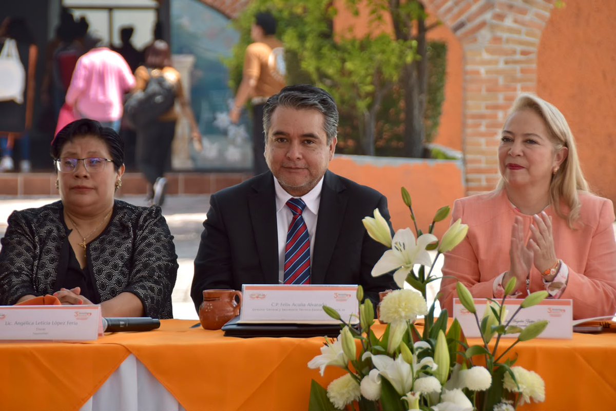 ContraloriaGEM's tweet photo. Desde Tepotzotlán, en la Tercera Reunión Ordinaria de la Región III Metropolitana de la Comisión Permanente de Contralores Estado-Municipios, fortalecemos la capacitación para un servicio público más eficaz y transparente.

#ElPoderDeServir https://t.co/Q7H6NsAb0N