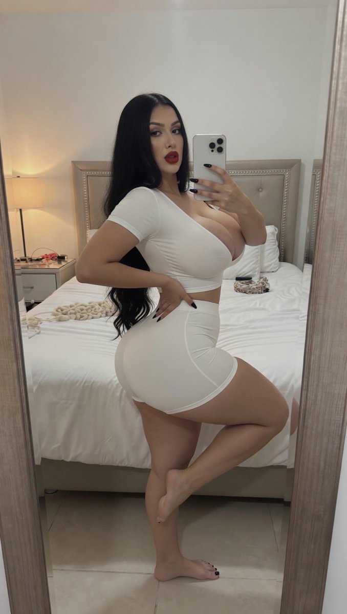 PrettyPauu33's tweet photo. Viernes en casa ❣️🫰 https://t.co/YcHaSJWtyV