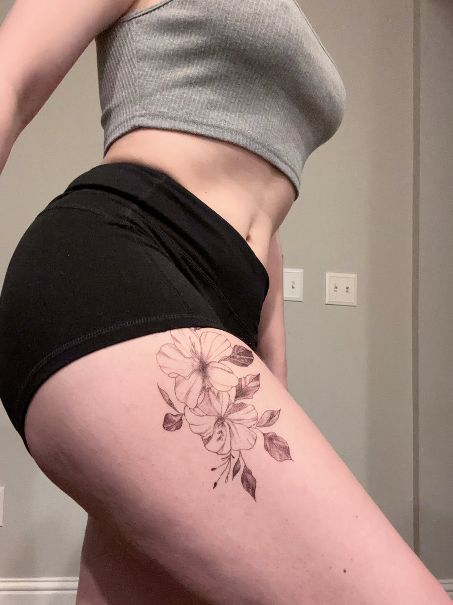 FoxxyMedows's tweet photo. Should I get this tattoo?
#onlinegf #brat https://t.co/lKWEPRKOLy