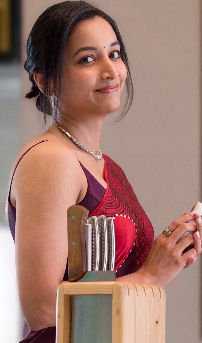 sissyanagha's tweet photo. My stunning wife💁‍♀️ gave my friend this smile😊 when he "accidentally" bumped into her in the packed kitchen, rubbing his 🍆 against her 🍑 while I'm in the living room 🥵
But honestly, she totally likes him deep down and wants more 🤤🔥 https://t.co/zkFnQ4F83G