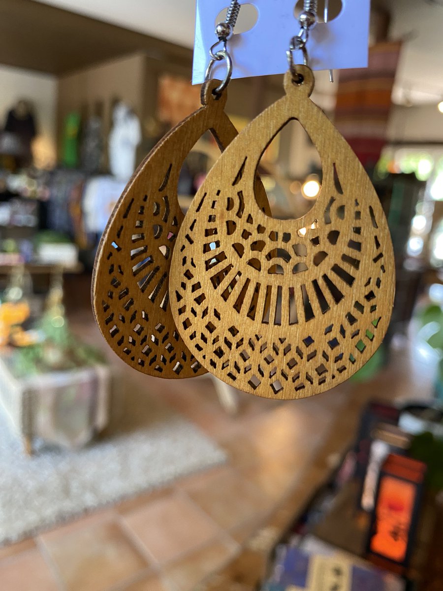 IzuMonsoon's tweet photo. 伊豆のアジアン家具、アジアン雑貨のモンスーンです。箱根からは伊豆スカイラインで、湯河原、熱海からは国道135号線で、沼津、三島からは伊豆縦貫道で、お気をつけてお越し下さい。#伊豆旅行 #熱海旅行 #伊東観光 #熱海観光 #ファッション #アジアン衣料 #エスニック #アクセ #ピアス https://t.co/UK4TrjOnwN