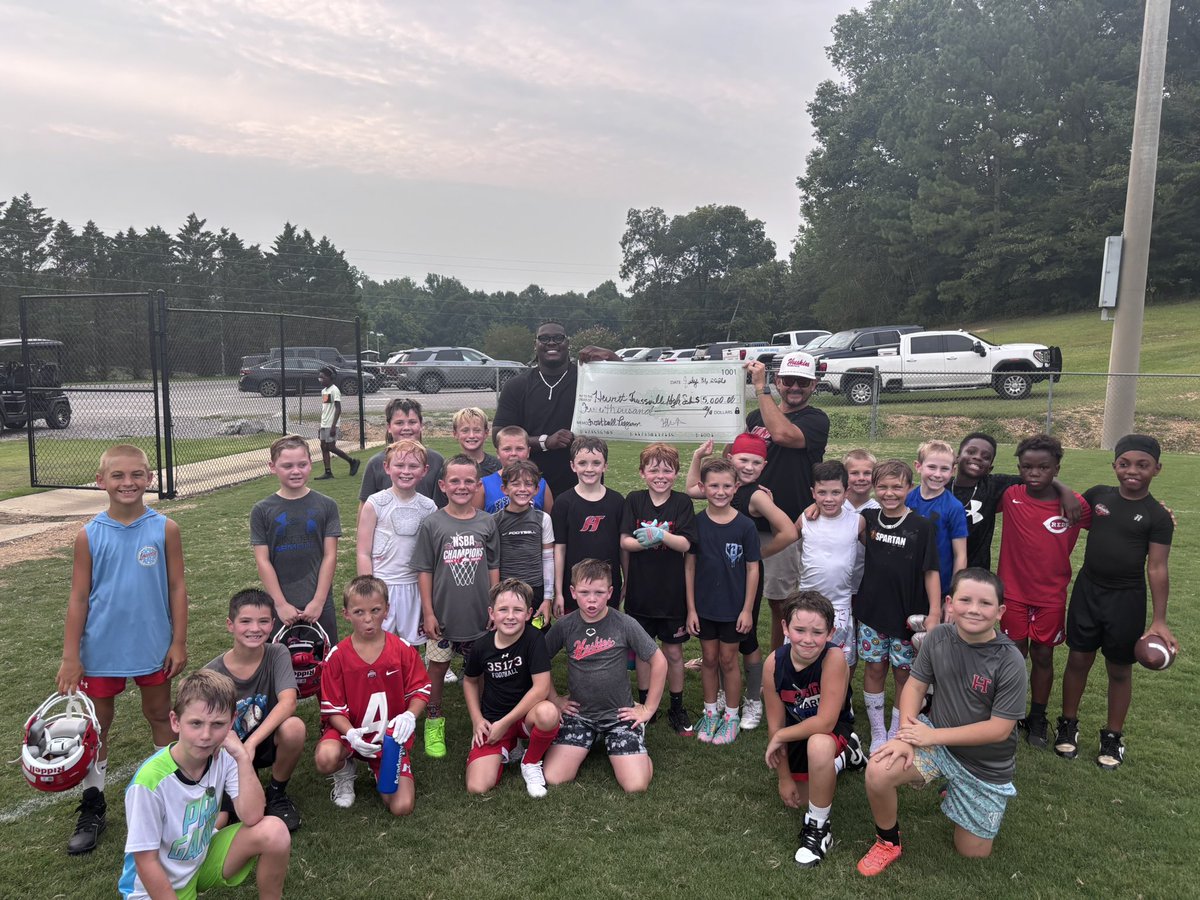 HuskyFast's tweet photo. Thank you to our former player @hunterrosborne for giving back and investing in the future of our youth and varsity football programs. Hunter graduated from Hewitt-Trussville in 2023 and was a two-time All-State player. He’s currently playing in the @SEC for the @RazorbackFB https://t.co/6nr9GKmEod