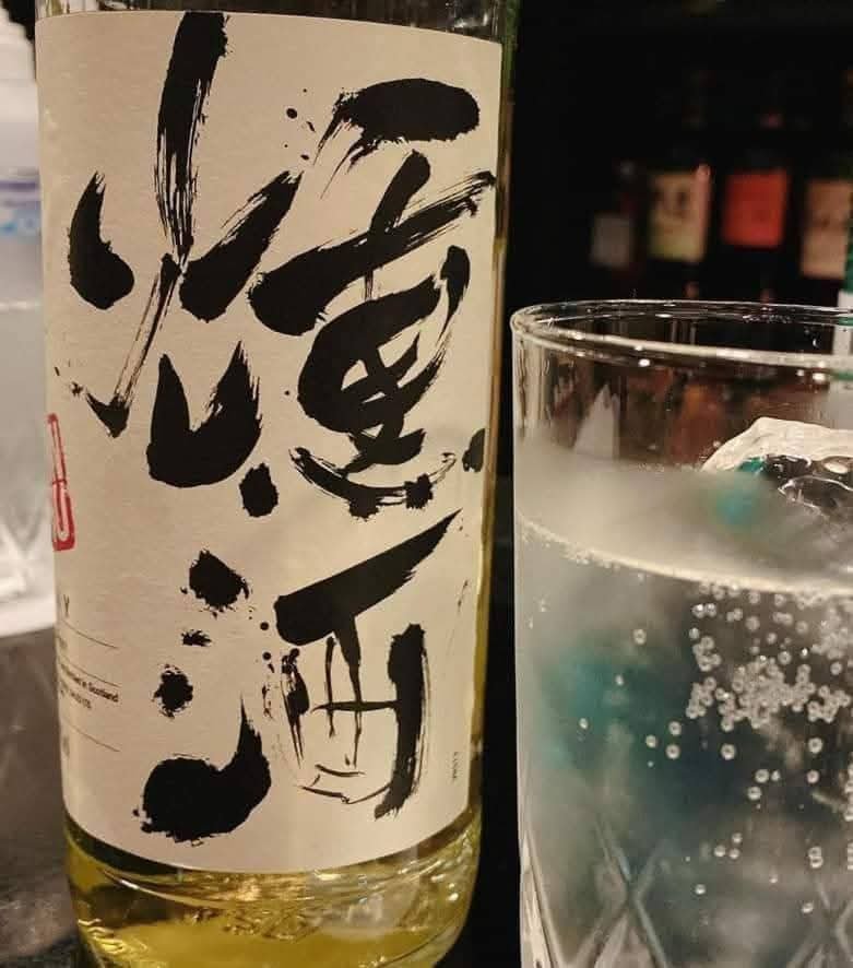 SHOTBARROBROY's tweet photo. あっと言う間に今年も
8月となりました.
夏真っ只中.
夜になっても熱冷めやらぬ真夏…
涼しい店内で特別な一杯
いかがでしょうか?
皆様のご来店を心よりお待ちしております．
亀有SHOTBARROBROY
洋酒店にて. https://t.co/BZsDy1qwcJ