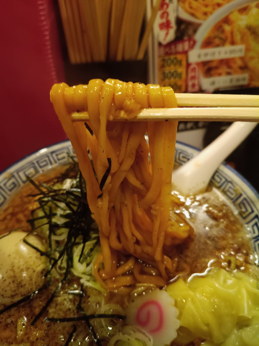 ramenmaru001's tweet photo. 麺の蔵かめだ屋@東京都羽村市
房総ブラック背脂醤油拉麺
8月１杯目ラーメン https://t.co/dXcD3oyohx