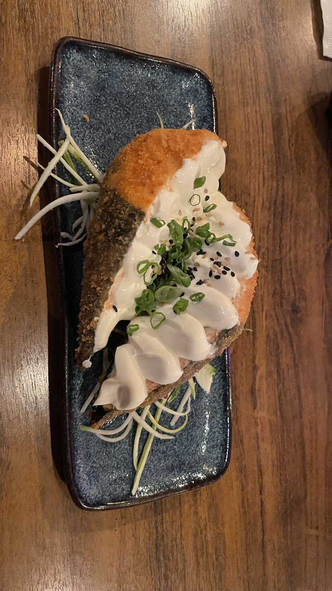 _httsam's tweet photo. Sushi pra comemorar o aniversário 🤤 https://t.co/38bBrgOMKc