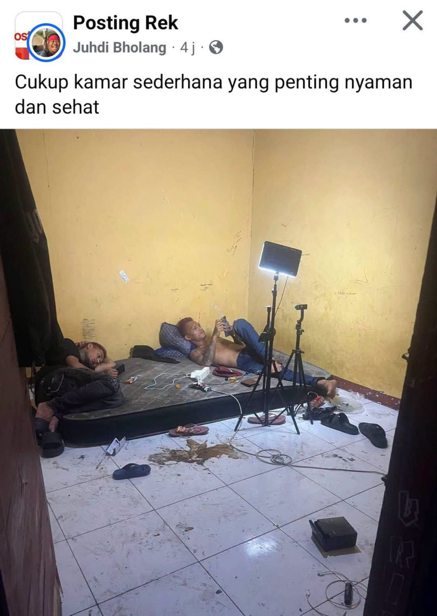 coffebit's tweet photo. Kost cowo:

1. Colokan
2. Lampu
3. Nyaman dan bersih (optional) https://t.co/iqkuKLBne5
