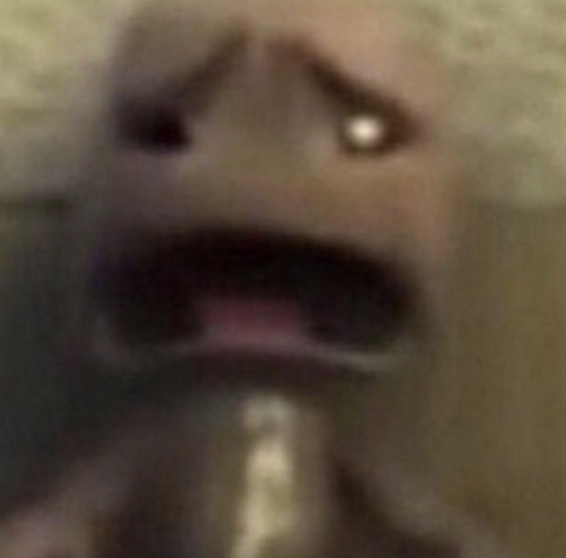 melzineea's tweet photo. @heroinadolixo a lore dessa palavra é que tinha uma mulher que sempre chamava por essa palavra, daí um dia ela tava no quintal e apareceu o bicho ruim pra ela, e ela ficou paralisada e ele disse “pq tá assustada? vc que me chamou” fiquei com muito medo de falar dps q meu avô me contou isso https://t.co/DISsf2NWy0