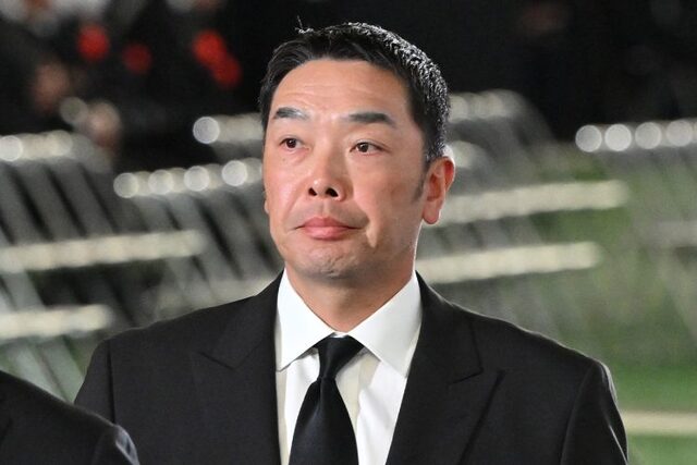 Dorapeinet's tweet photo. 《独自》巨人監督を電撃辞任の阿部慎之助氏　直撃に明かした“復帰への思い”「みんな頑張ってくれてるから嬉しい」「（署名運動は）とってもありがたかった」
https://t.co/Xzol2LjTUR

　夏休みに入って最初の祝日、東京ドームには満員近いファンが詰めかけ、首位争いをするチームに声援を送って... https://t.co/mV7RW5JxXz