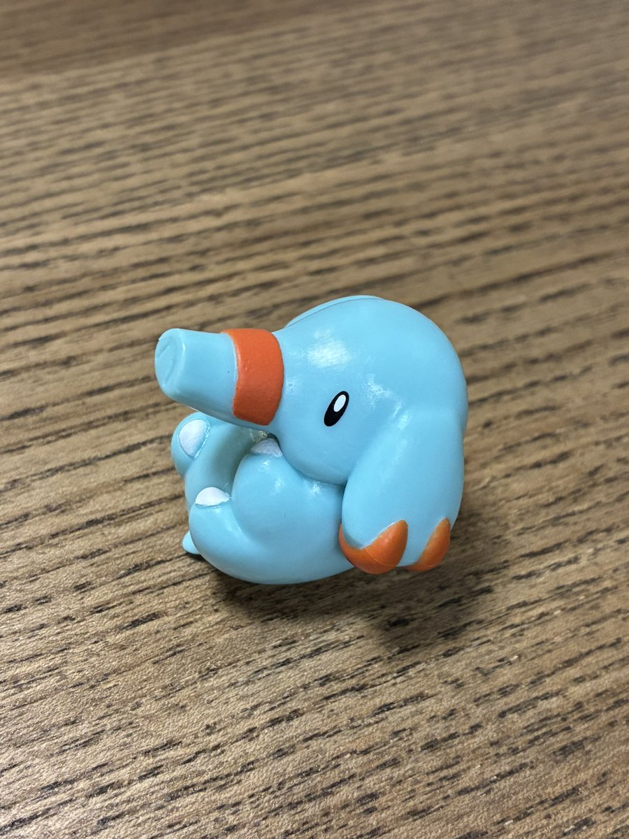 goeso0625's tweet photo. この前ガチャしたゴマゾウが可愛いので見てください🙂
可愛すぎる…。まるくなる…。 https://t.co/2TwrJXlgDw