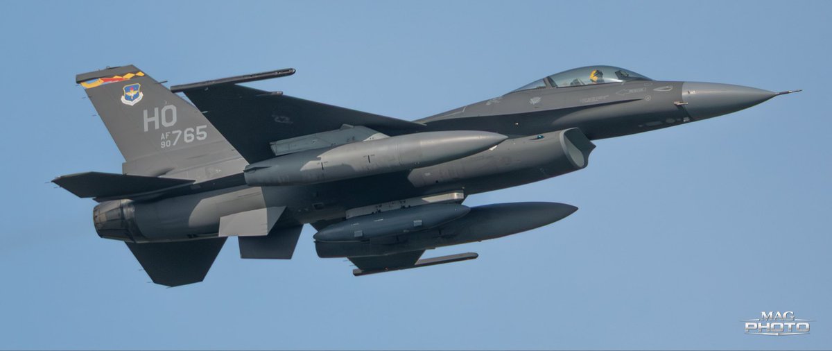 MAGPhotoOK's tweet photo. Nellis F-16CM 89-015 (2015) from the 57th FW and a couple of Holloman Vipers (90-765 and 88-481) that came through Tinker earlier this week. https://t.co/eMMDjAOUec
