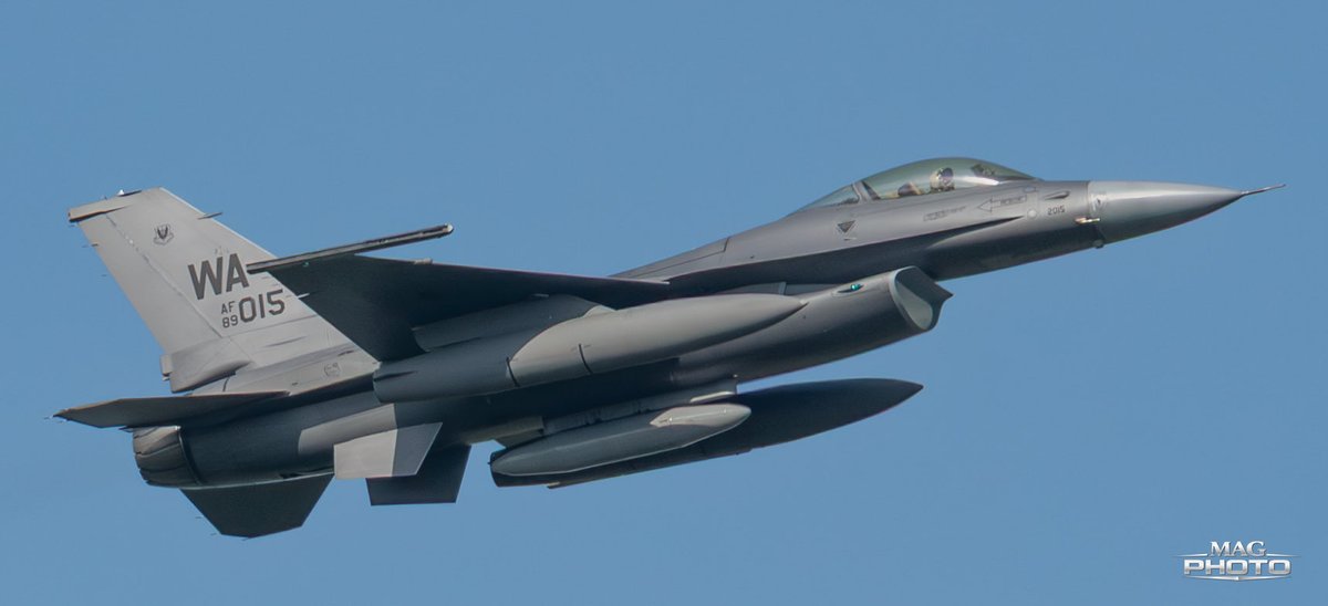 MAGPhotoOK's tweet photo. Nellis F-16CM 89-015 (2015) from the 57th FW and a couple of Holloman Vipers (90-765 and 88-481) that came through Tinker earlier this week. https://t.co/eMMDjAOUec