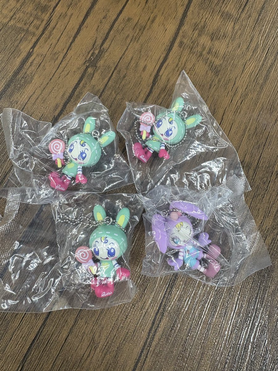 aica1412's tweet photo. 【交換】メゾピアノ mezzo piano フィギュアキーホルダー 

【譲】ベリエちゃん(グリーン)、クランベリエちゃん

【求】デビリーちゃん、ベリエちゃん、ブルーベリエちゃん、定価

札幌手渡しのみ https://t.co/kwKpi4pIW0