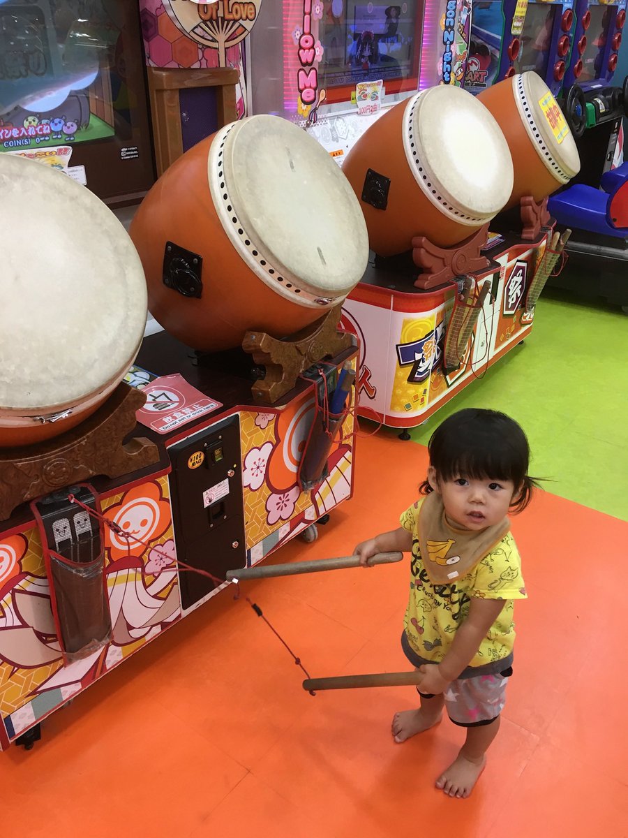ginyard_jp's tweet photo. #10年前のぎにゃ家
 ねことパインと二女 https://t.co/1CwVD41CEv