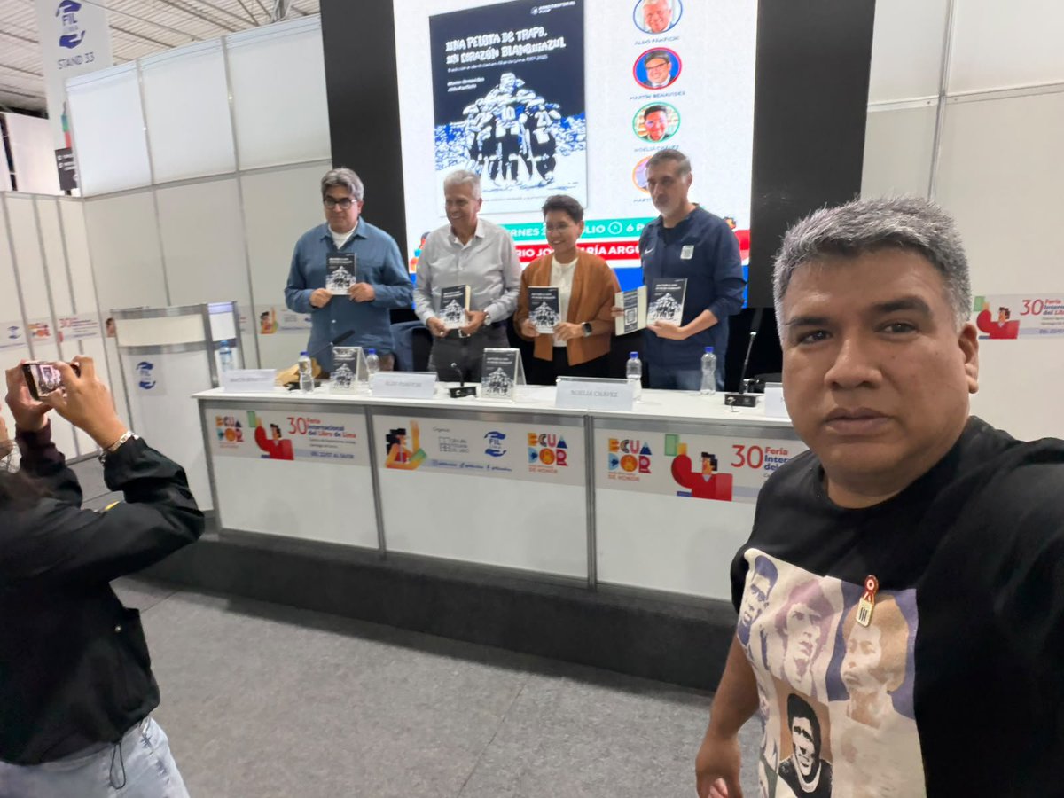 alejvillanueva9's tweet photo. Participamos de la presentación oficial del libro: Una pelota de trapo, un corazón blanquiazul. Escrito por Aldo Panfichi y Martín Benavides en la Feria Internacional del Libro de Lima. Gracias nuevamente por la consideración de mencionar el trabajo que realiza la ACAV. https://t.co/Ife2rRhLlp