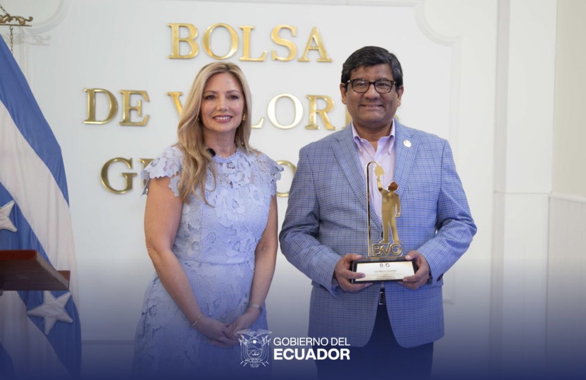 Produccion_Ecu's tweet photo. El ministro @LuisJaramilloOK participó en el evento realizado hoy por la Bolsa de Valores de Guayaquil, junto con representantes del sector empresarial, un espacio de diálogo sobre la actualidad económica y las perspectivas para el desarrollo del país. https://t.co/cZqJe5VEAw