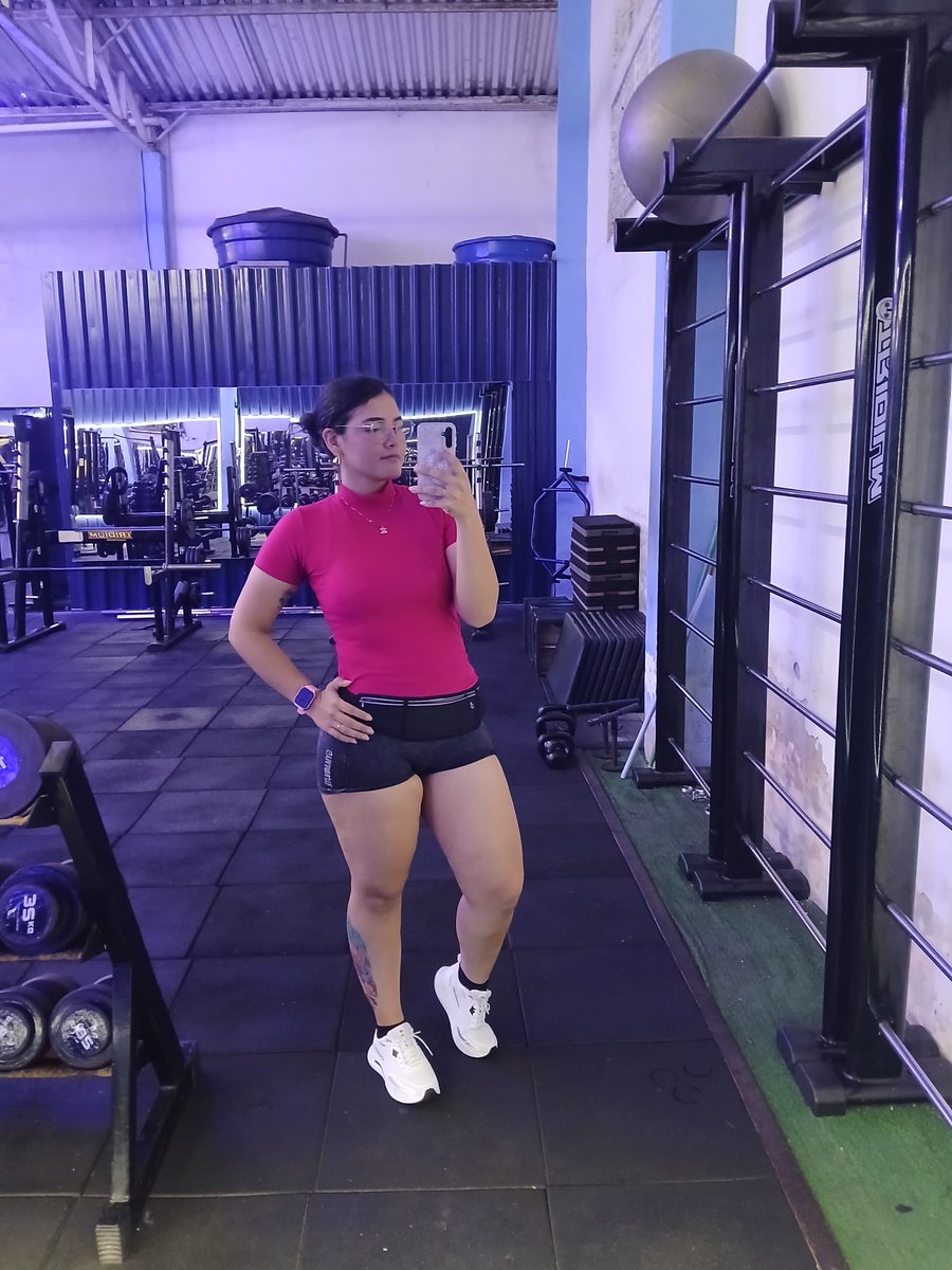 haecardigan's tweet photo. como se eu fosse uma bitch
como se você fosse o meu dono
como se eu fosse uma atriz
como se a gente dividisse um trono https://t.co/wGYX7bBFJm