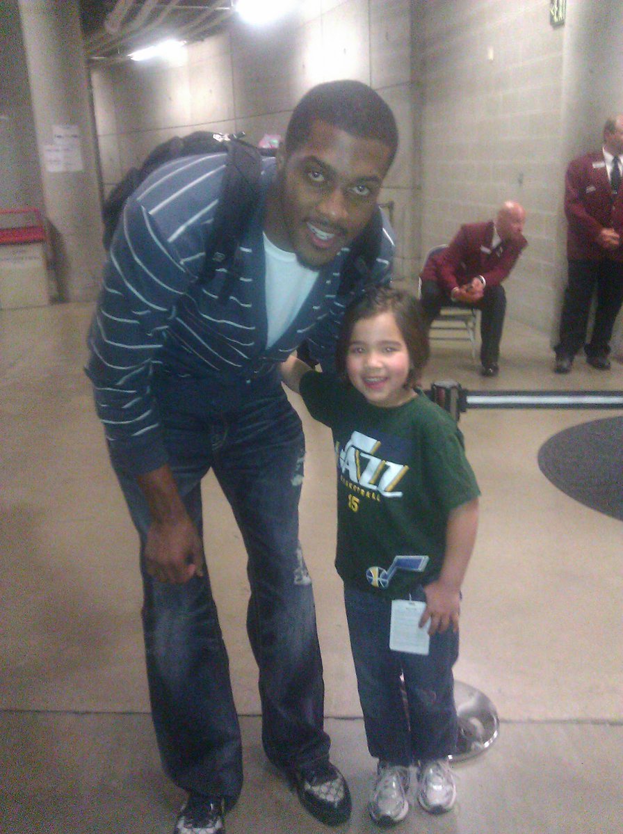 DLocke09's tweet photo. Oh no Favs - she has graduated from college @dfavors14 https://t.co/R3J2SNMHXB
