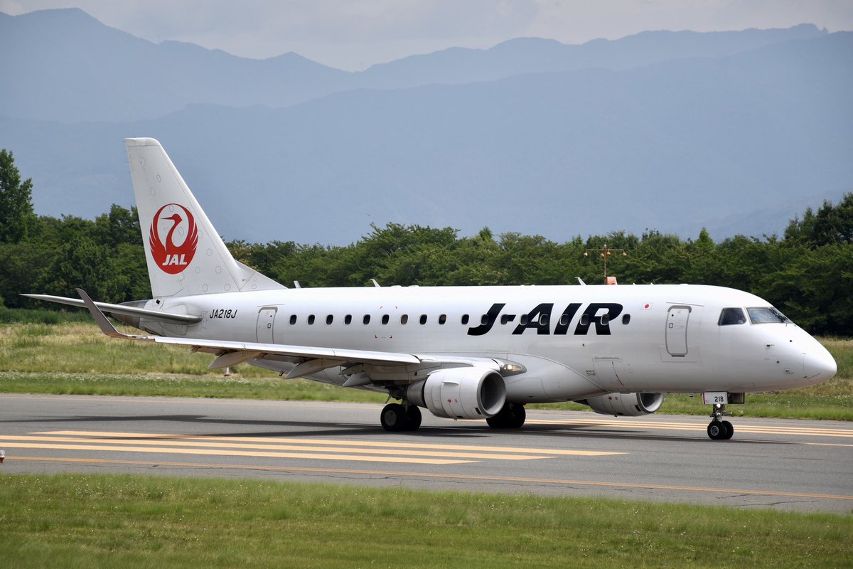 fda_mmj's tweet photo. 8/1 夏季限定 J-AIR 大阪伊丹線🐙
この時期は松本空港は1日7便も飛んできて嬉しい限りです！
是非是非、E190お待ちしてます✈️
JAL2272 MMJ → ITM（JA218J）
@MMJ_shinsyu @JAL_Official_jp 
@NaganoPref @Matsumoto_city https://t.co/y8bZDZY2xR