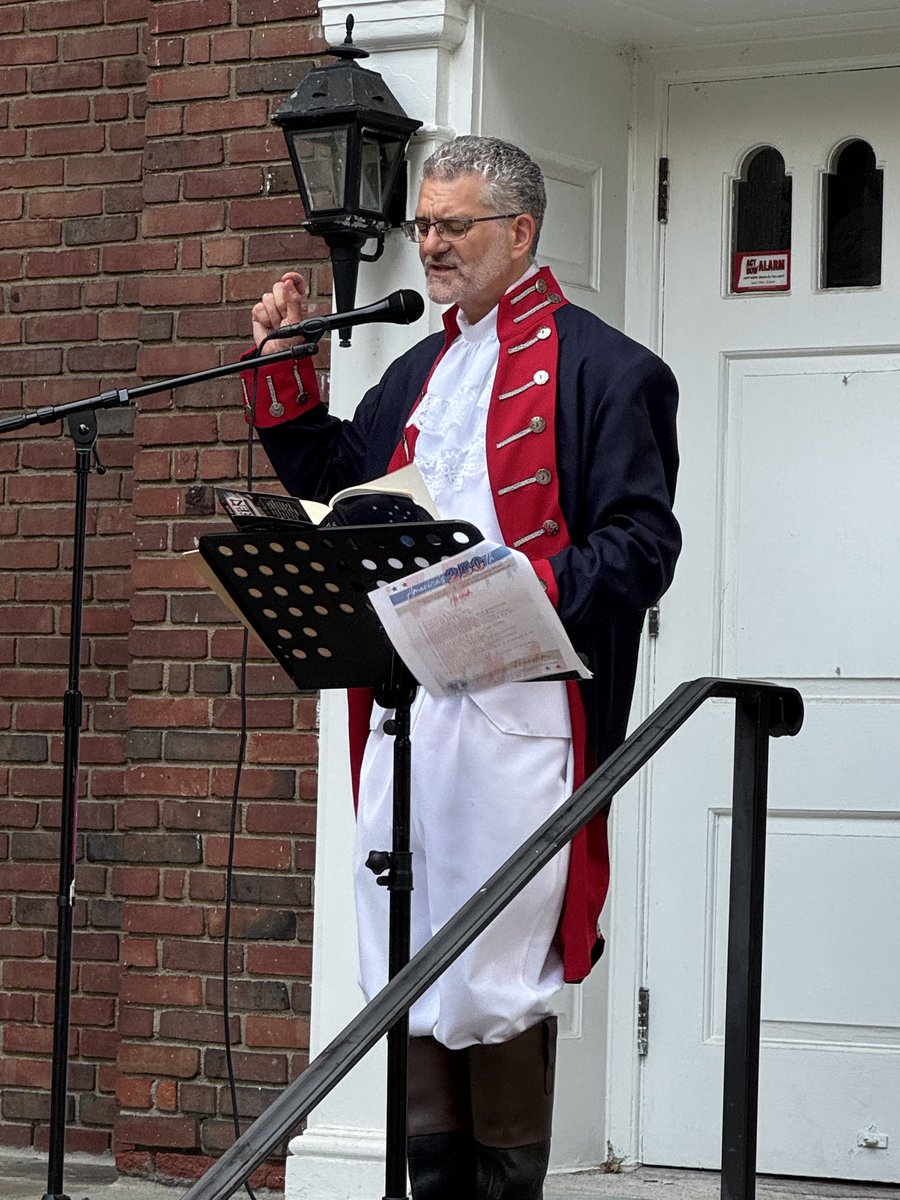 mdwarrenjr's tweet photo. Commemorating the miraculous Declaration of Independence. Learn more in my book The Revolutionary Words that Forged America-The Definitive Guide to the Declaration of Independence-on Amazon. #declarationofindependence #america250 #america #franklinmichigan #wewinwithwarren https://t.co/od1Z2C7Bvr
