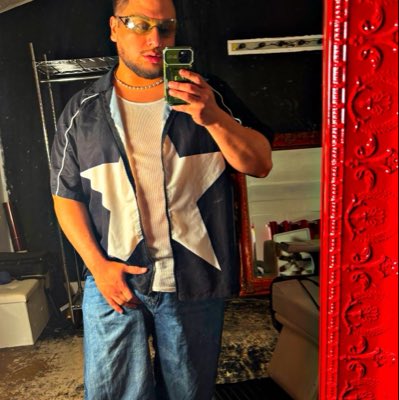 MikeDeLaMichael's tweet photo. #NewProfilePic https://t.co/rTCz9aqSGV