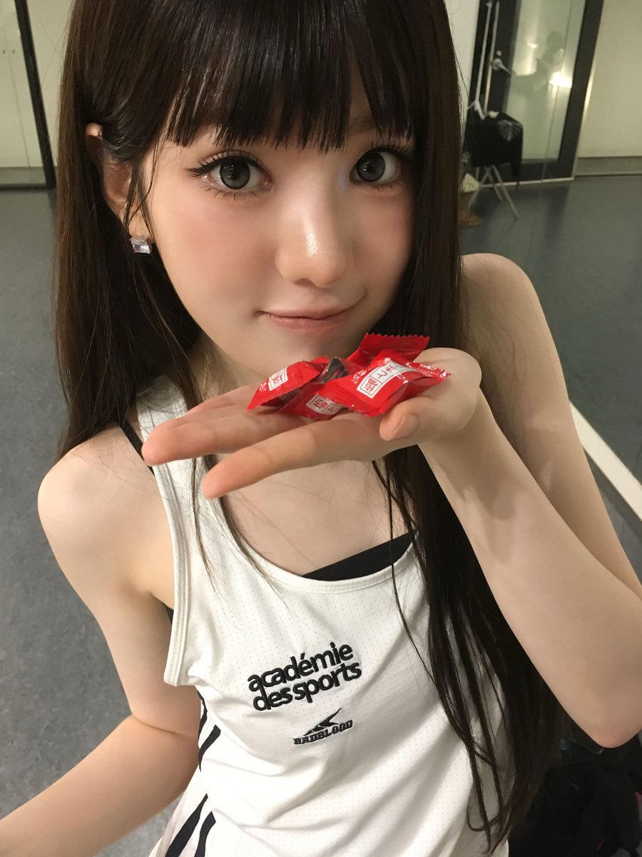 suideflair's tweet photo. @youngjaedeflair Hadir! Kakak udah pernah coba permen varian tomato belum? https://t.co/KDP6OMEXZu