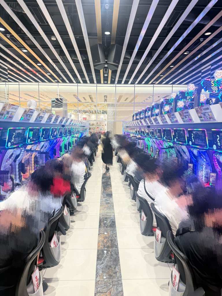 ichika_slot's tweet photo. 📣朝イチ店内状況📣
抽選は1257名様で打ち切り、一般でも多くのお客様が並んでいらっしゃったのでスロット、パチンコ共に🈵台からのスタートです🥳✨✨
台が空くのも待ってる方も多く、店内周年に相応しい盛り上がりです🔥🔥🔥

#PR #グランキコーナ西淀川店　
#ワンスパーク https://t.co/TeigQyqZyQ